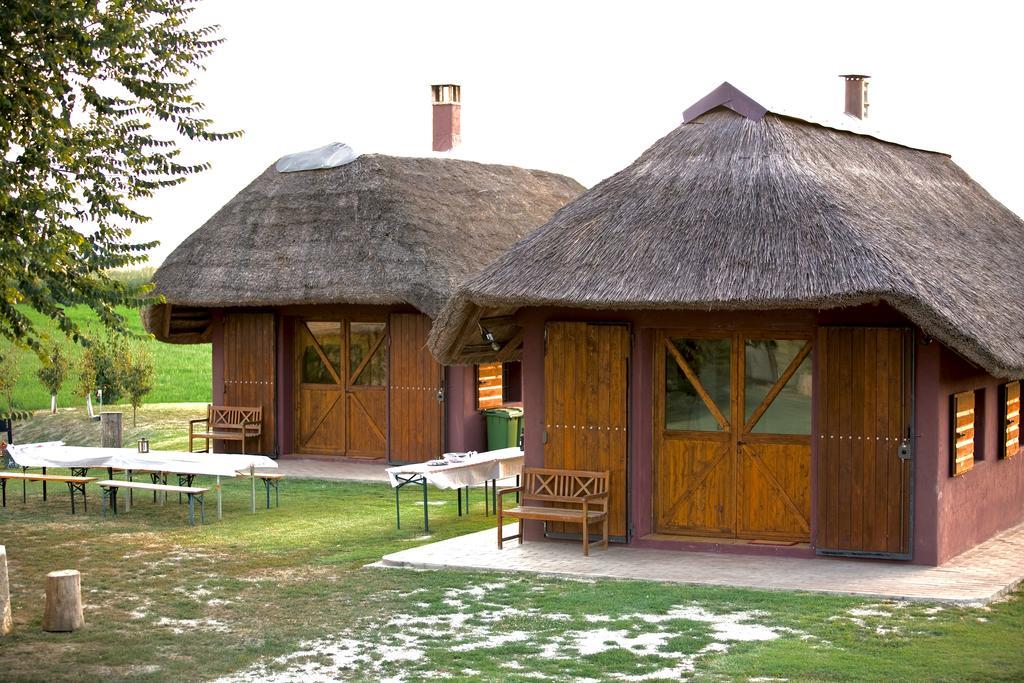 Agriturismo Bassara Le Capanne Argenta Exterior foto